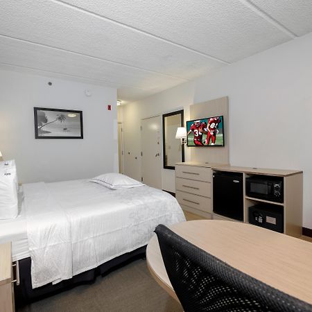Red Roof Inn Plus + Гейнсвилл Экстерьер фото