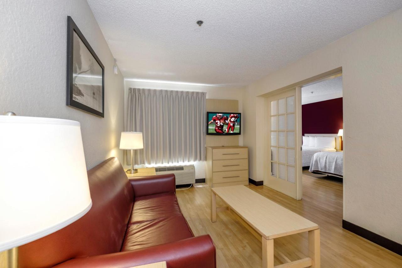 Red Roof Inn Plus + Гейнсвилл Экстерьер фото