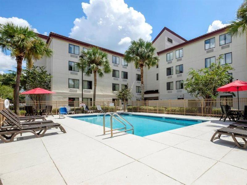 Red Roof Inn Plus + Гейнсвилл Экстерьер фото