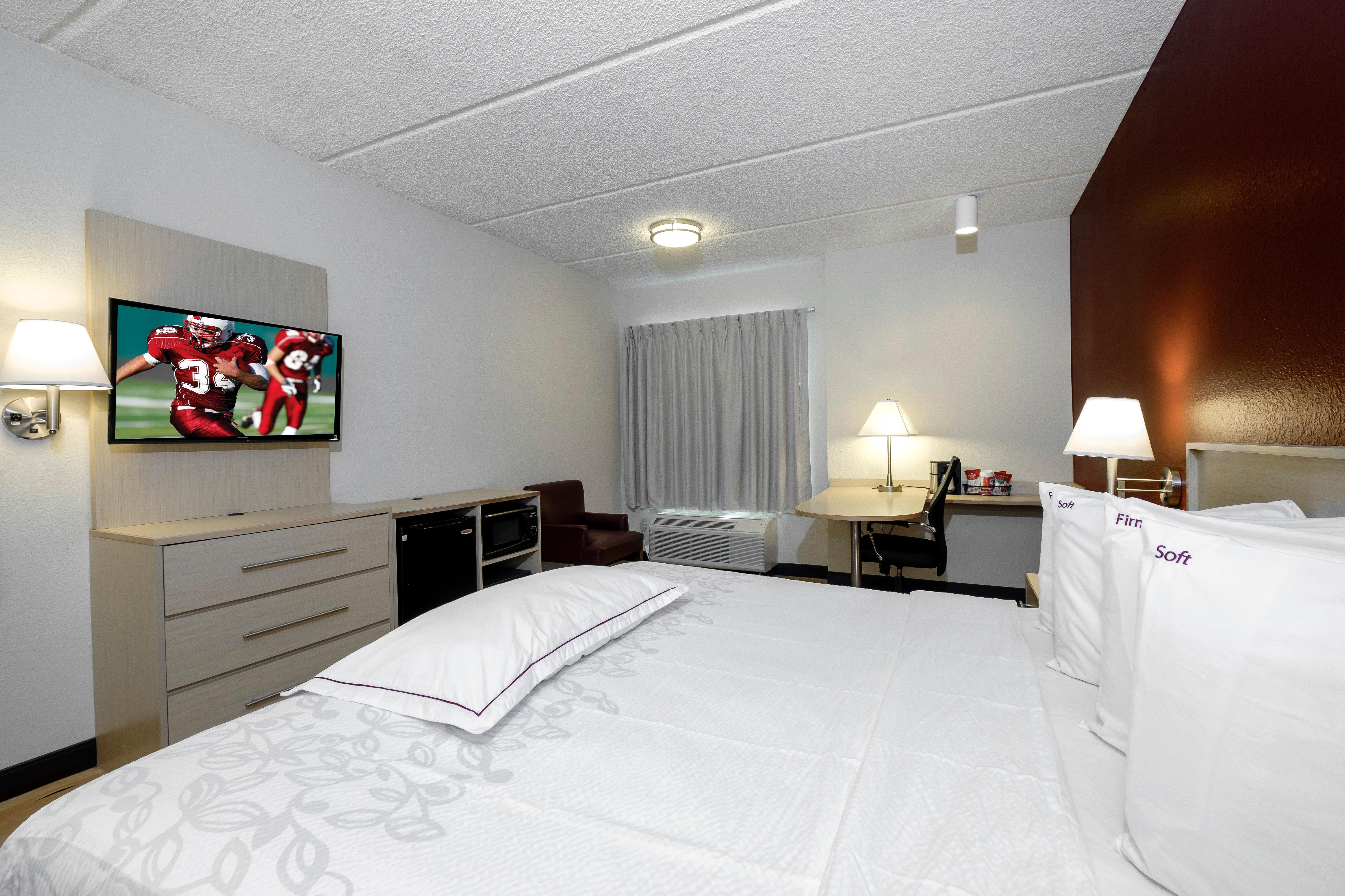 Red Roof Inn Plus + Гейнсвилл Экстерьер фото