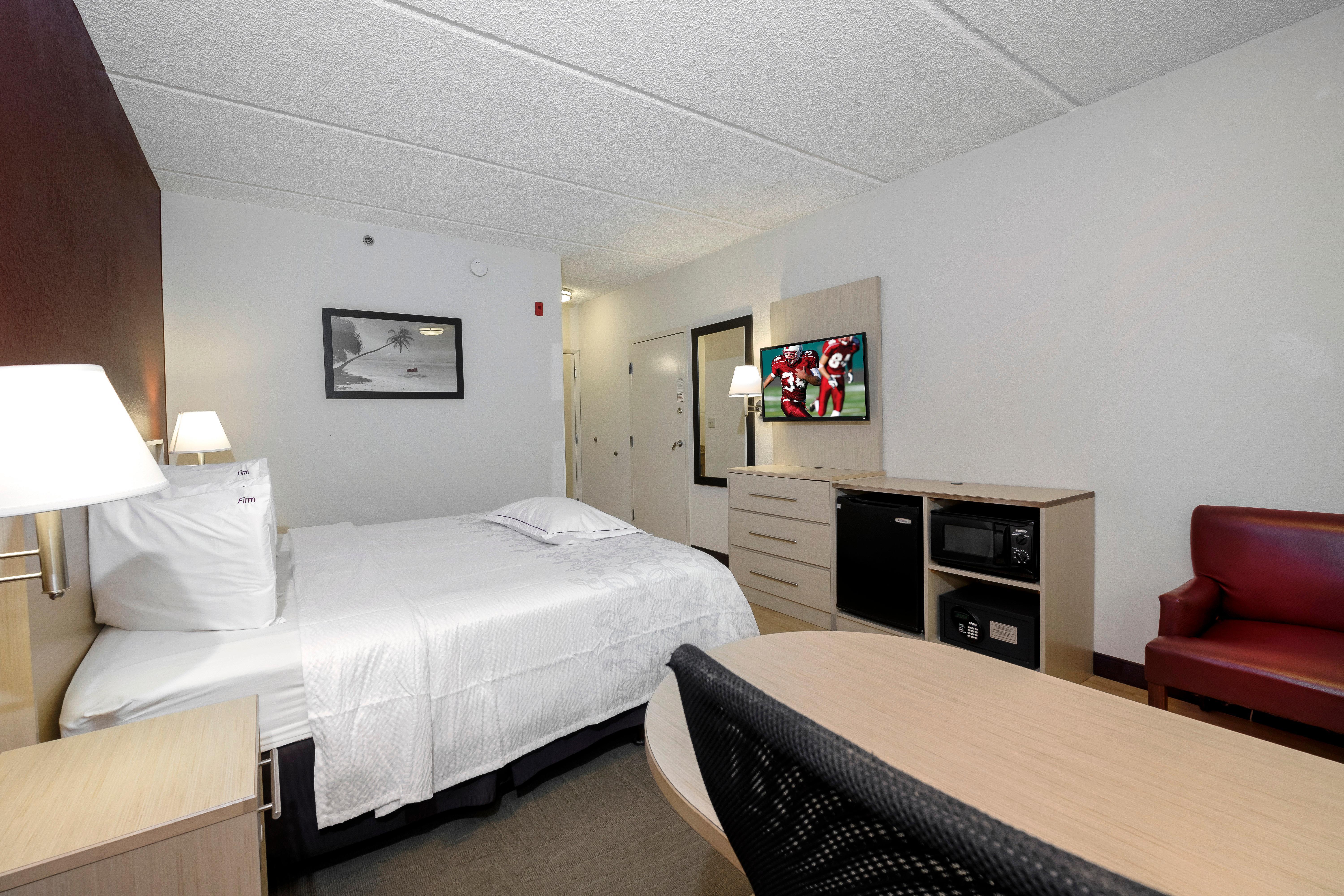 Red Roof Inn Plus + Гейнсвилл Экстерьер фото
