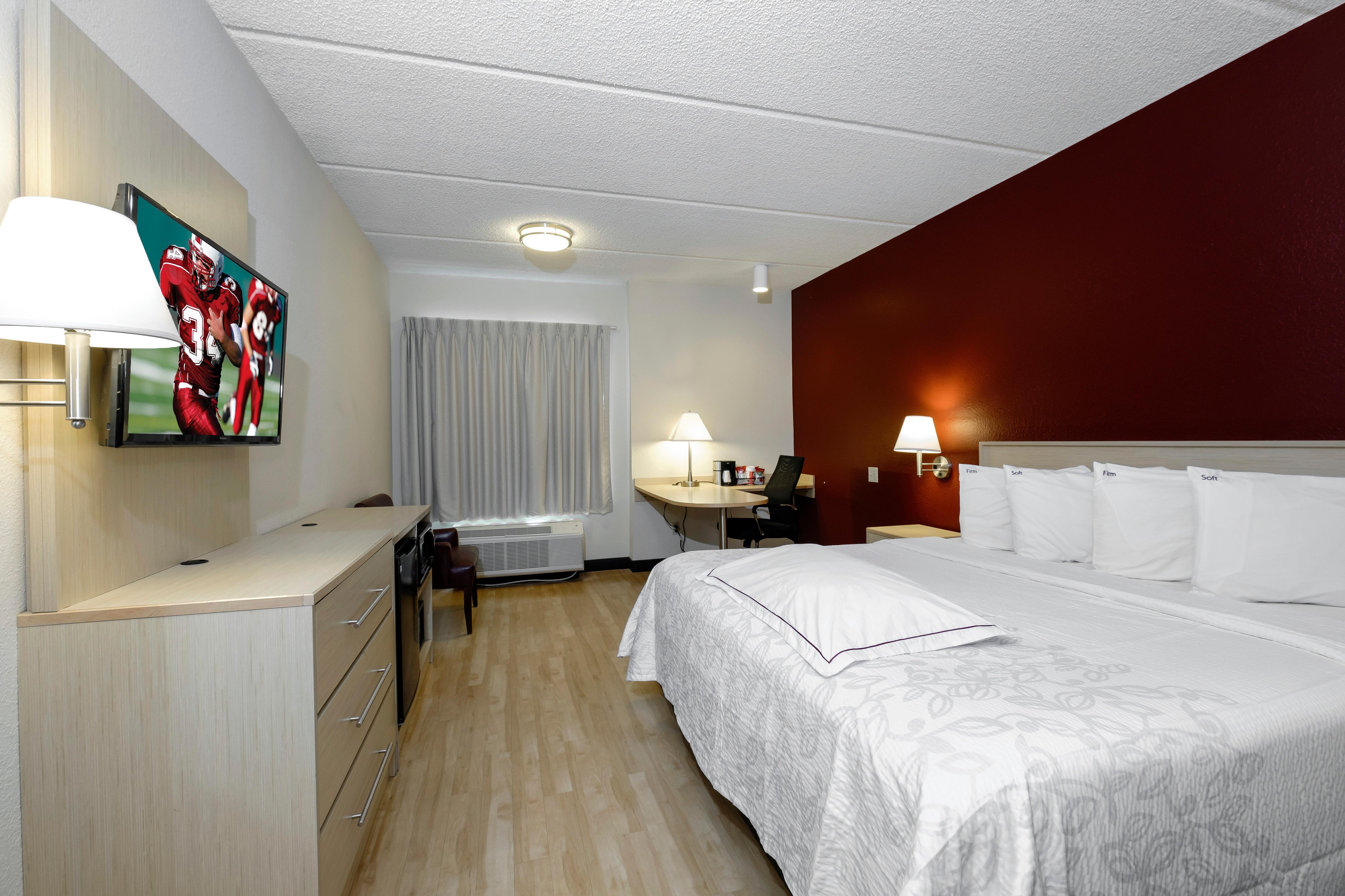 Red Roof Inn Plus + Гейнсвилл Экстерьер фото