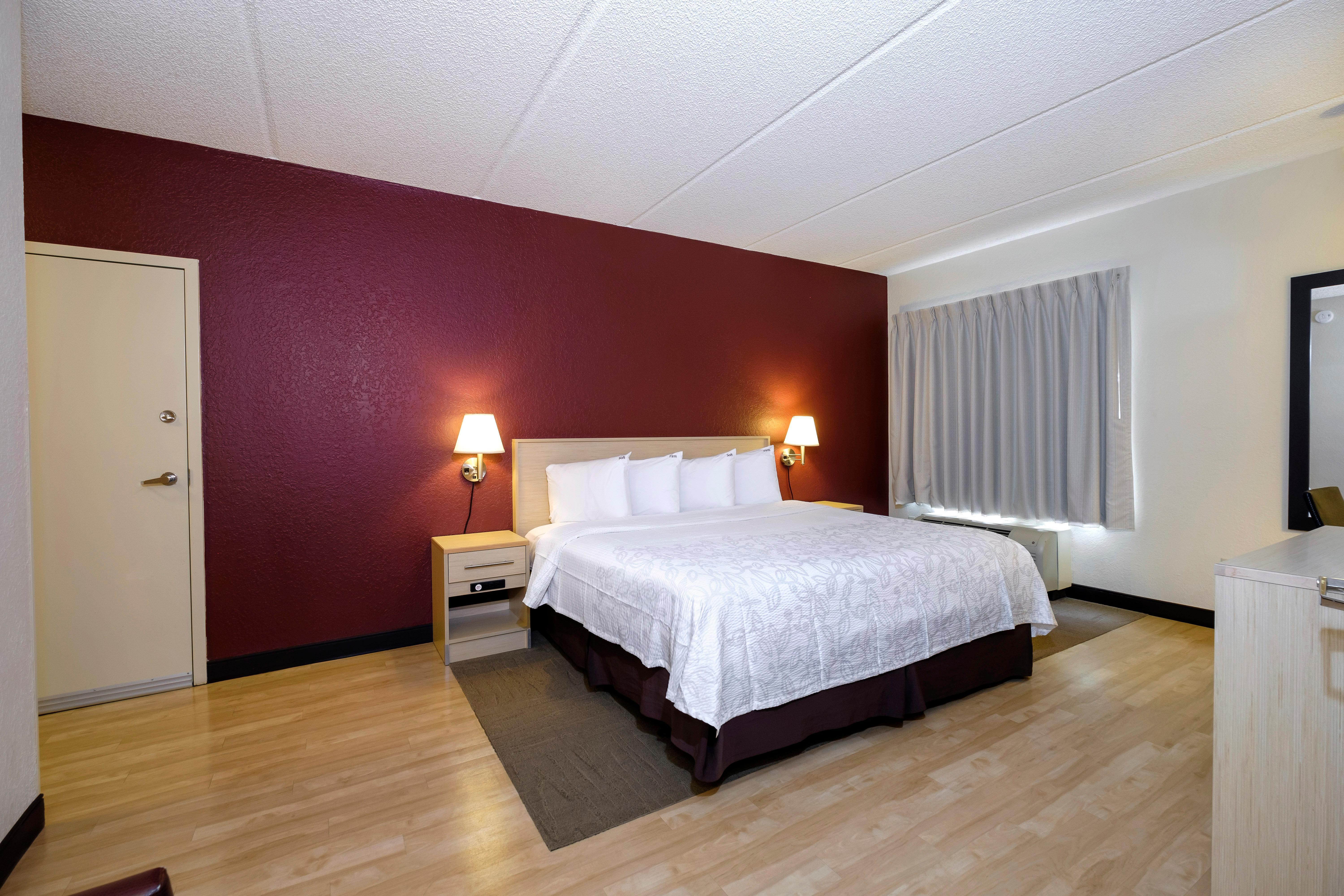 Red Roof Inn Plus + Гейнсвилл Экстерьер фото