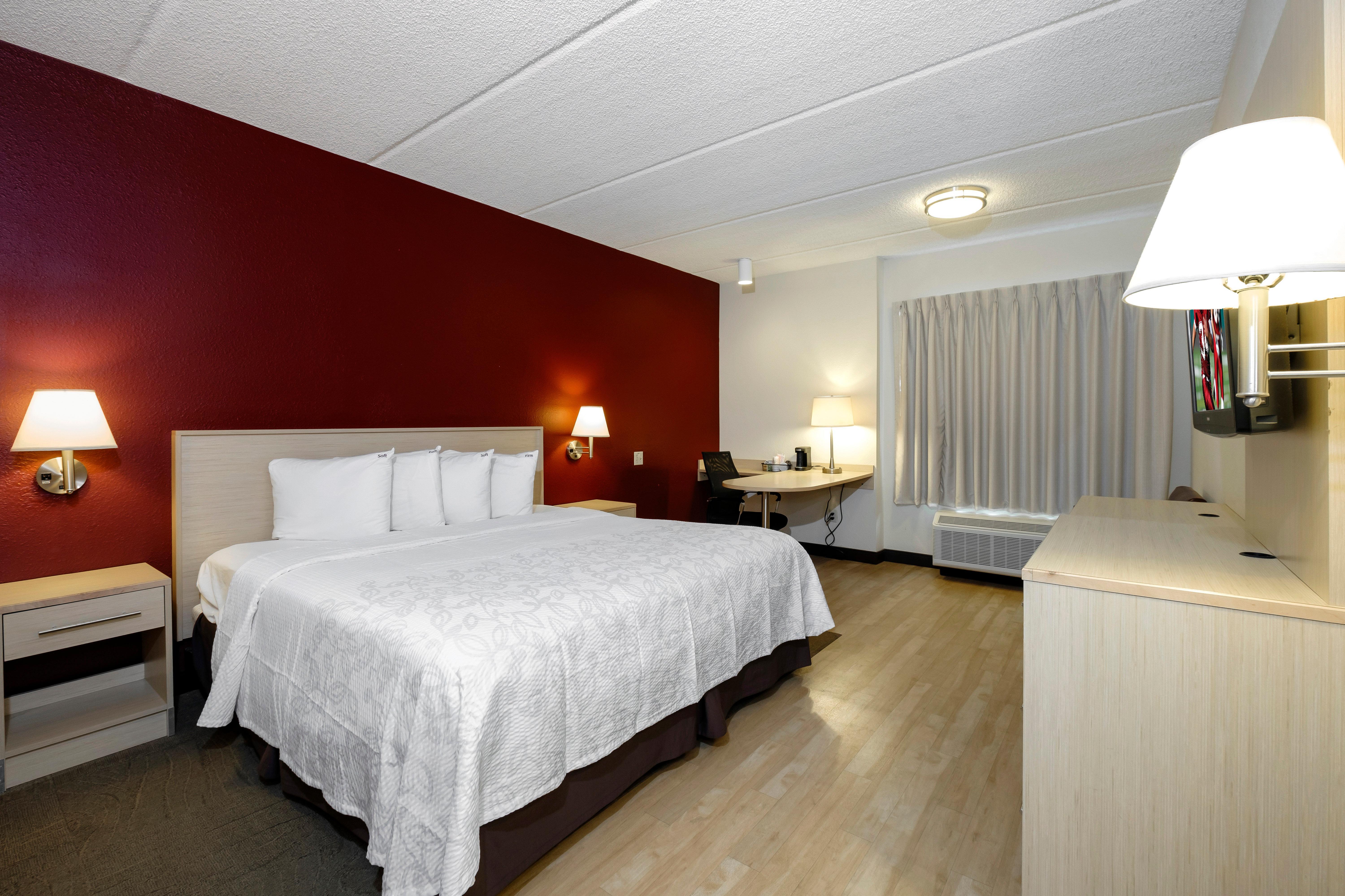 Red Roof Inn Plus + Гейнсвилл Экстерьер фото