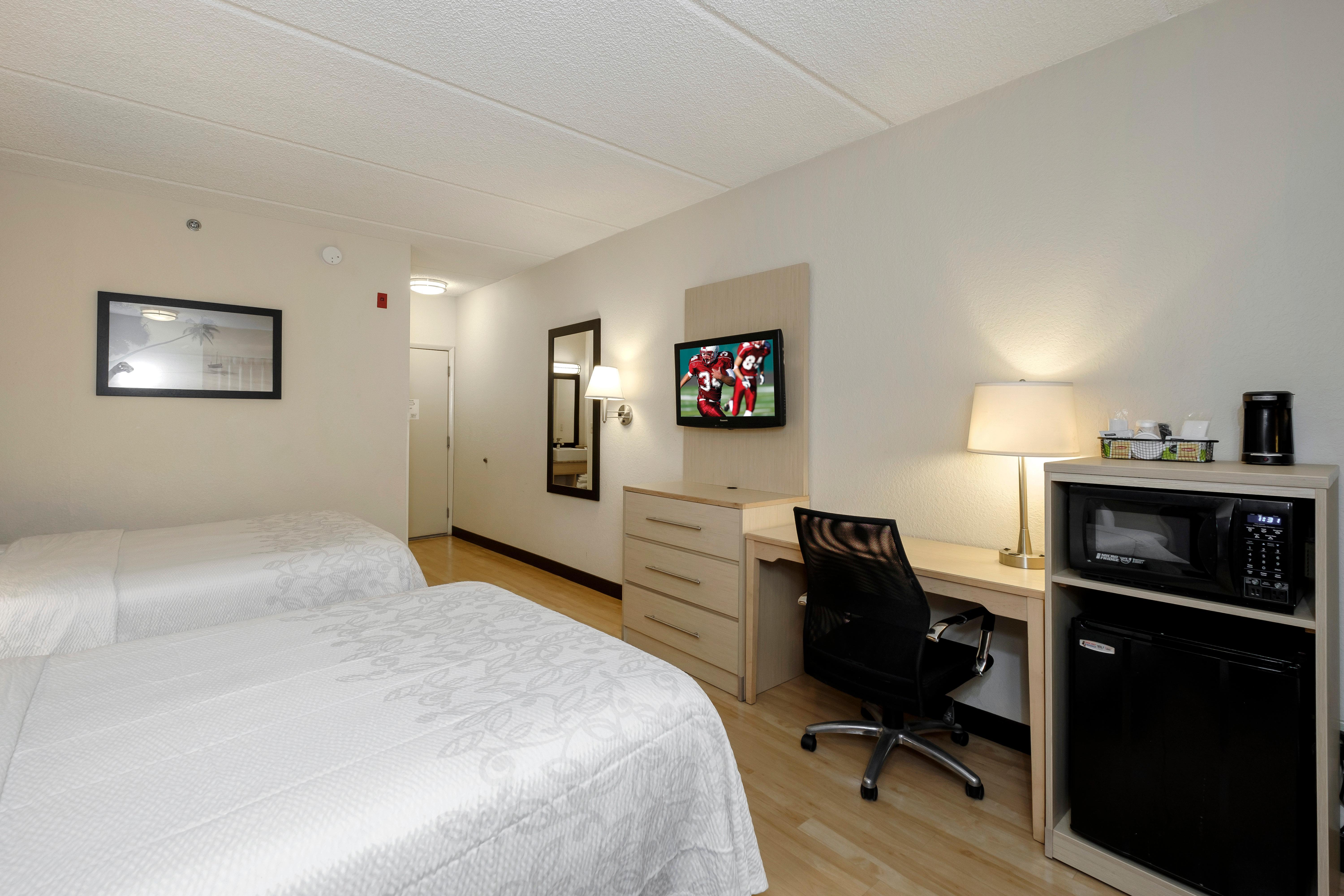 Red Roof Inn Plus + Гейнсвилл Экстерьер фото