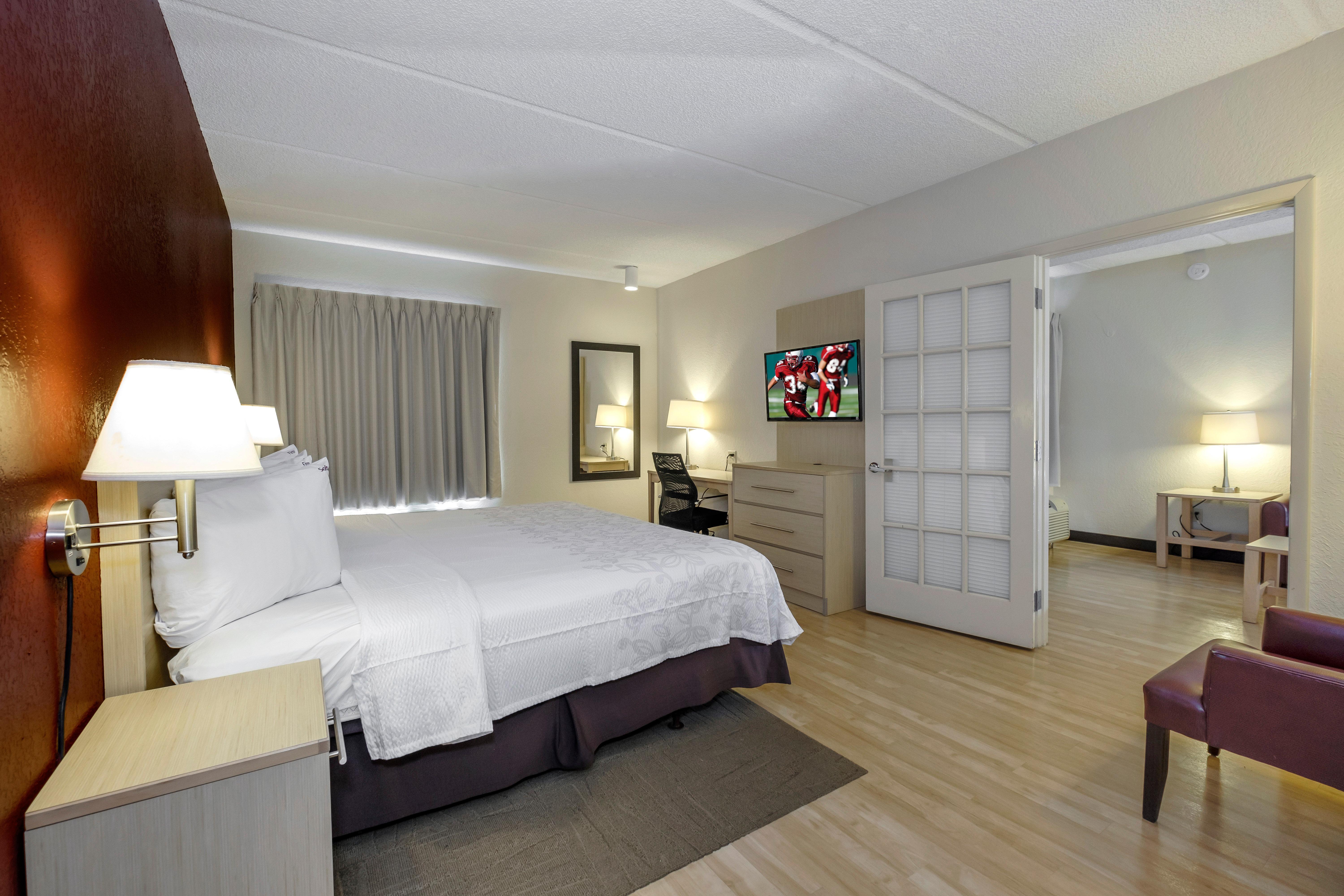Red Roof Inn Plus + Гейнсвилл Экстерьер фото