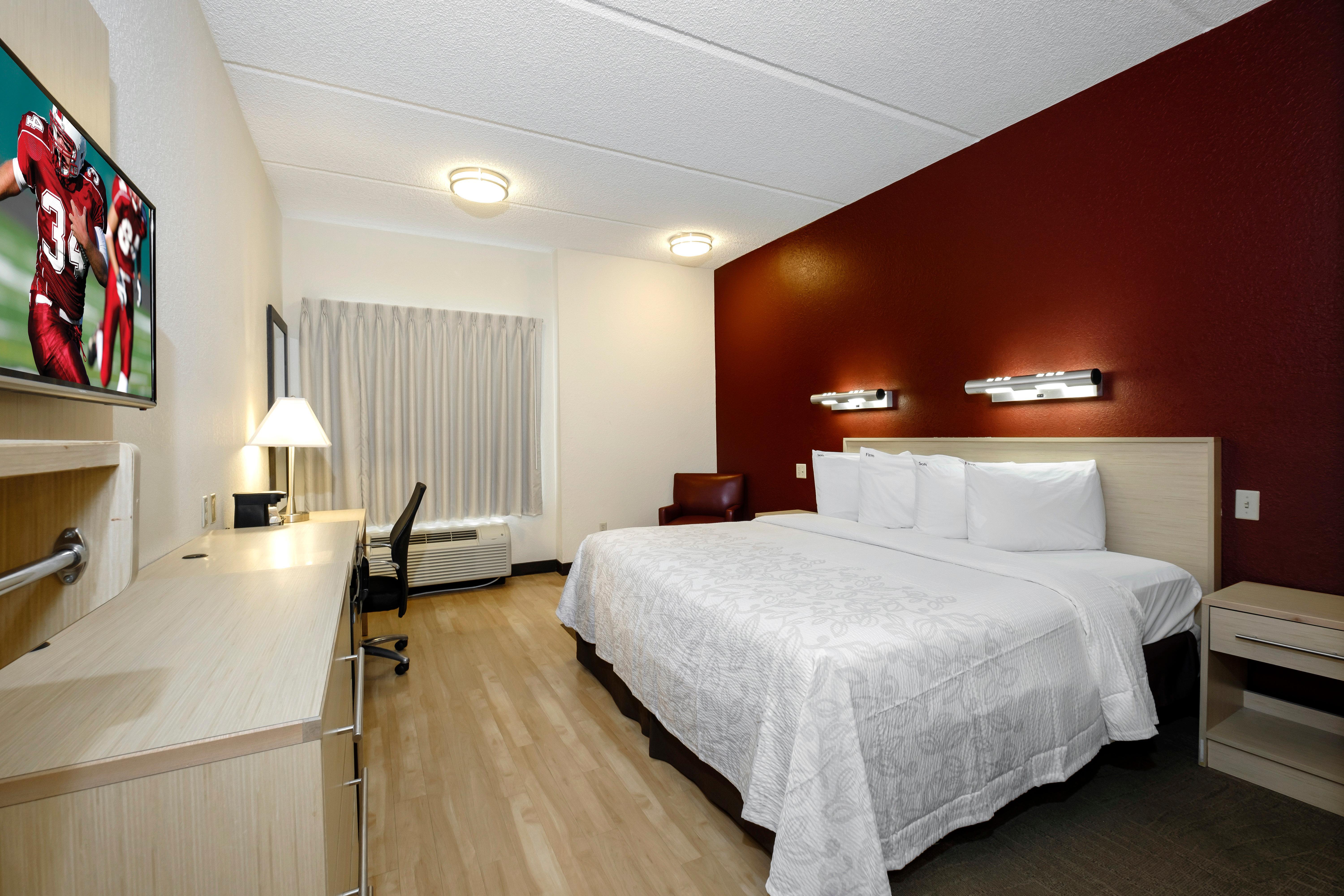 Red Roof Inn Plus + Гейнсвилл Экстерьер фото