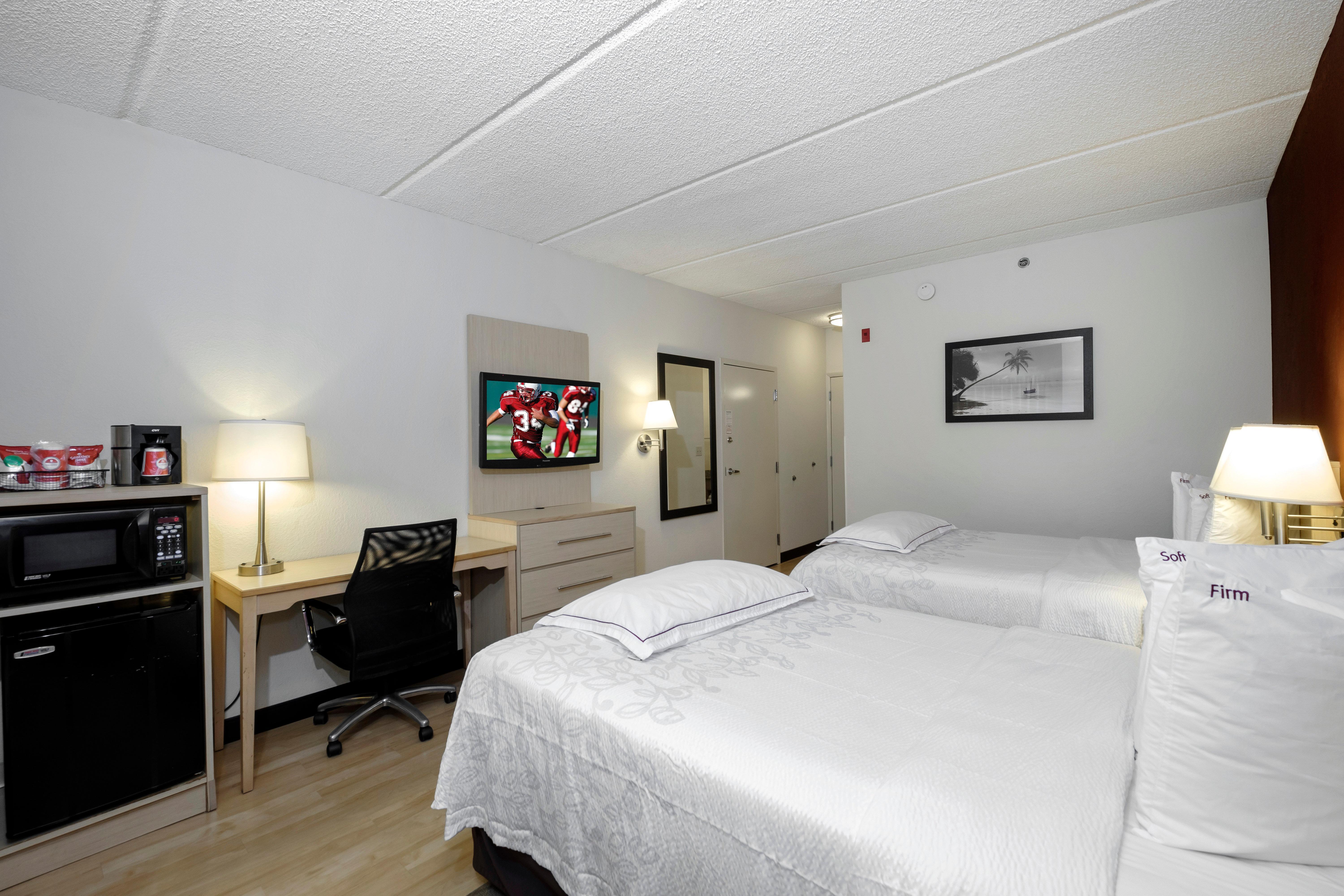 Red Roof Inn Plus + Гейнсвилл Экстерьер фото