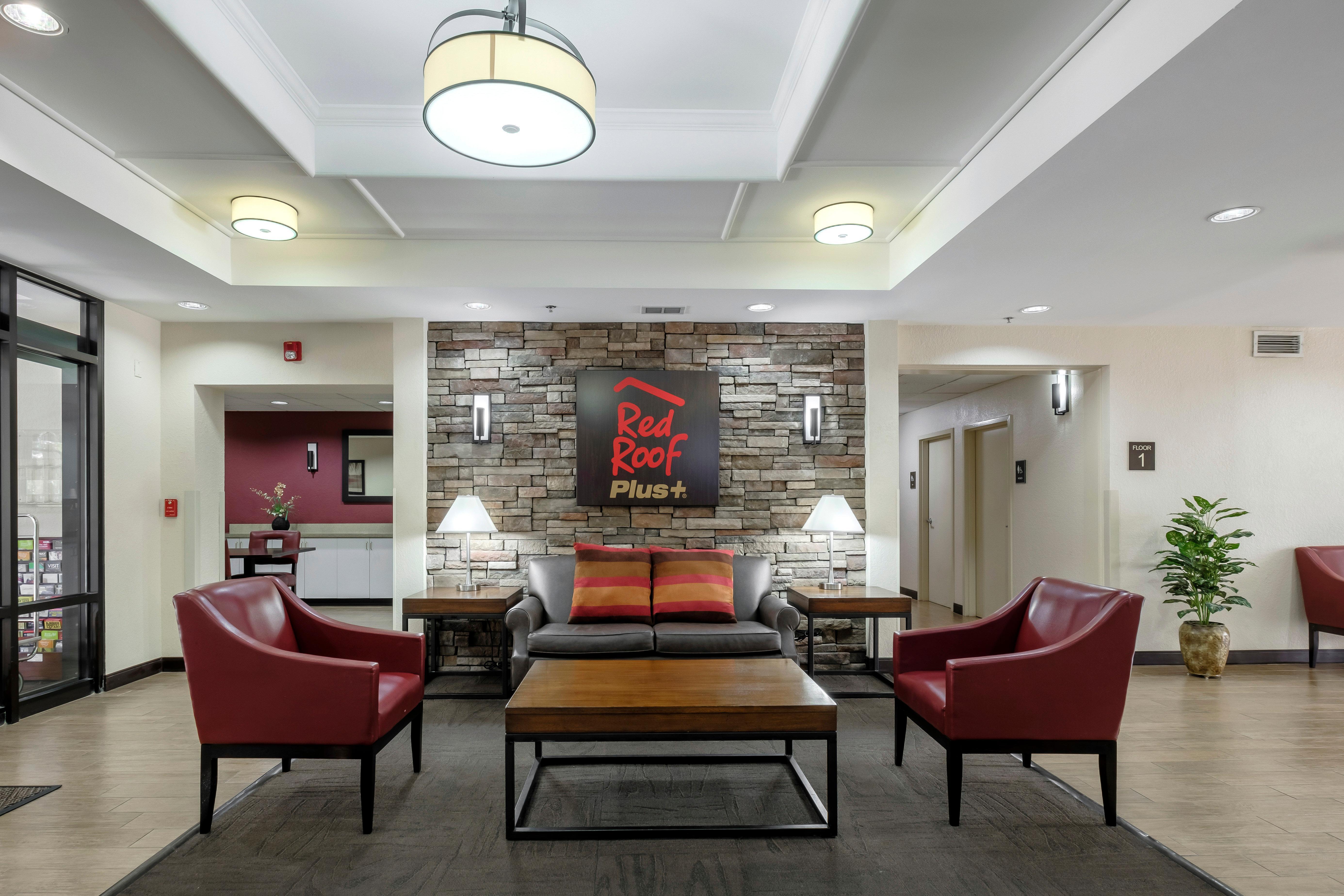 Red Roof Inn Plus + Гейнсвилл Экстерьер фото