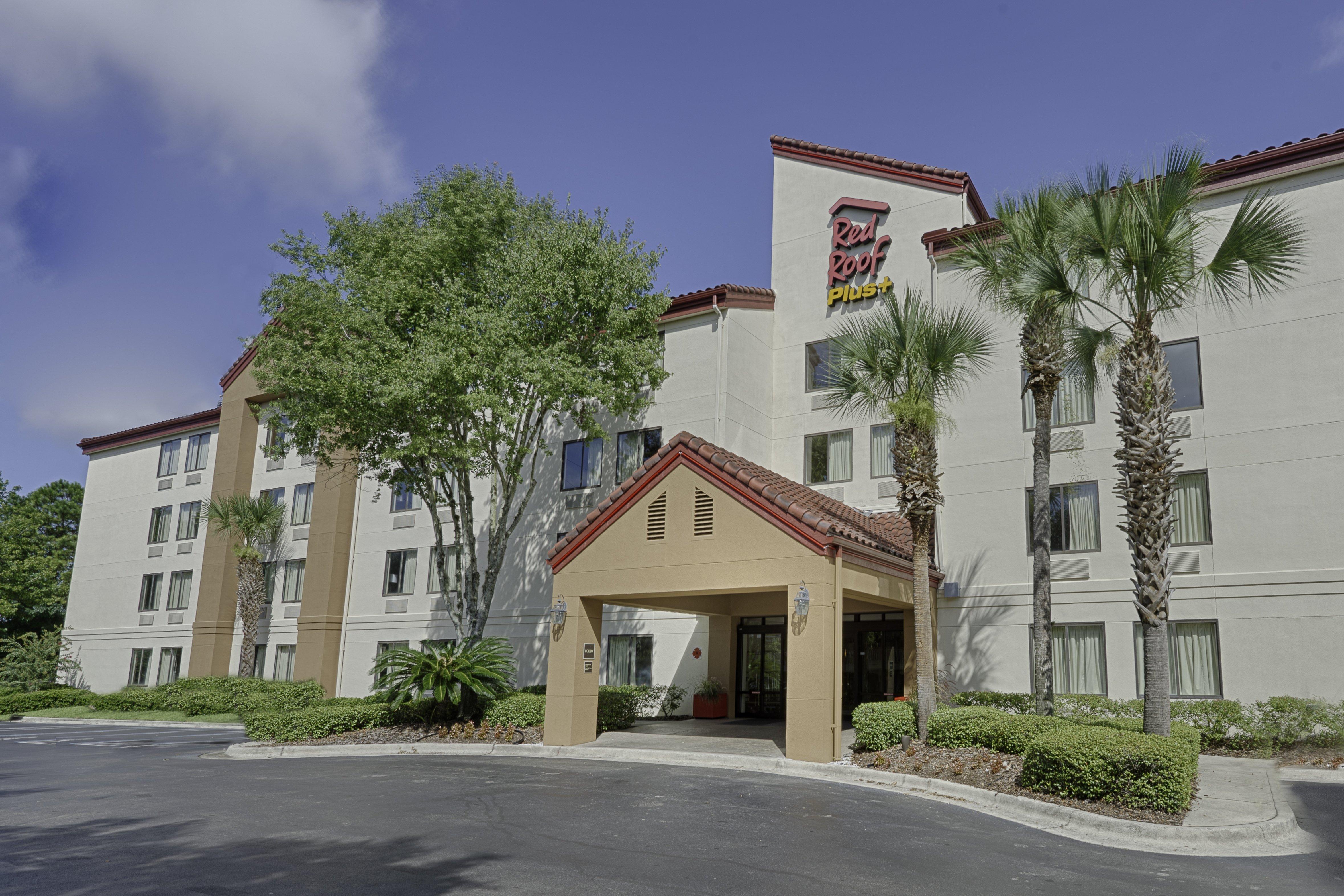 Red Roof Inn Plus + Гейнсвилл Экстерьер фото