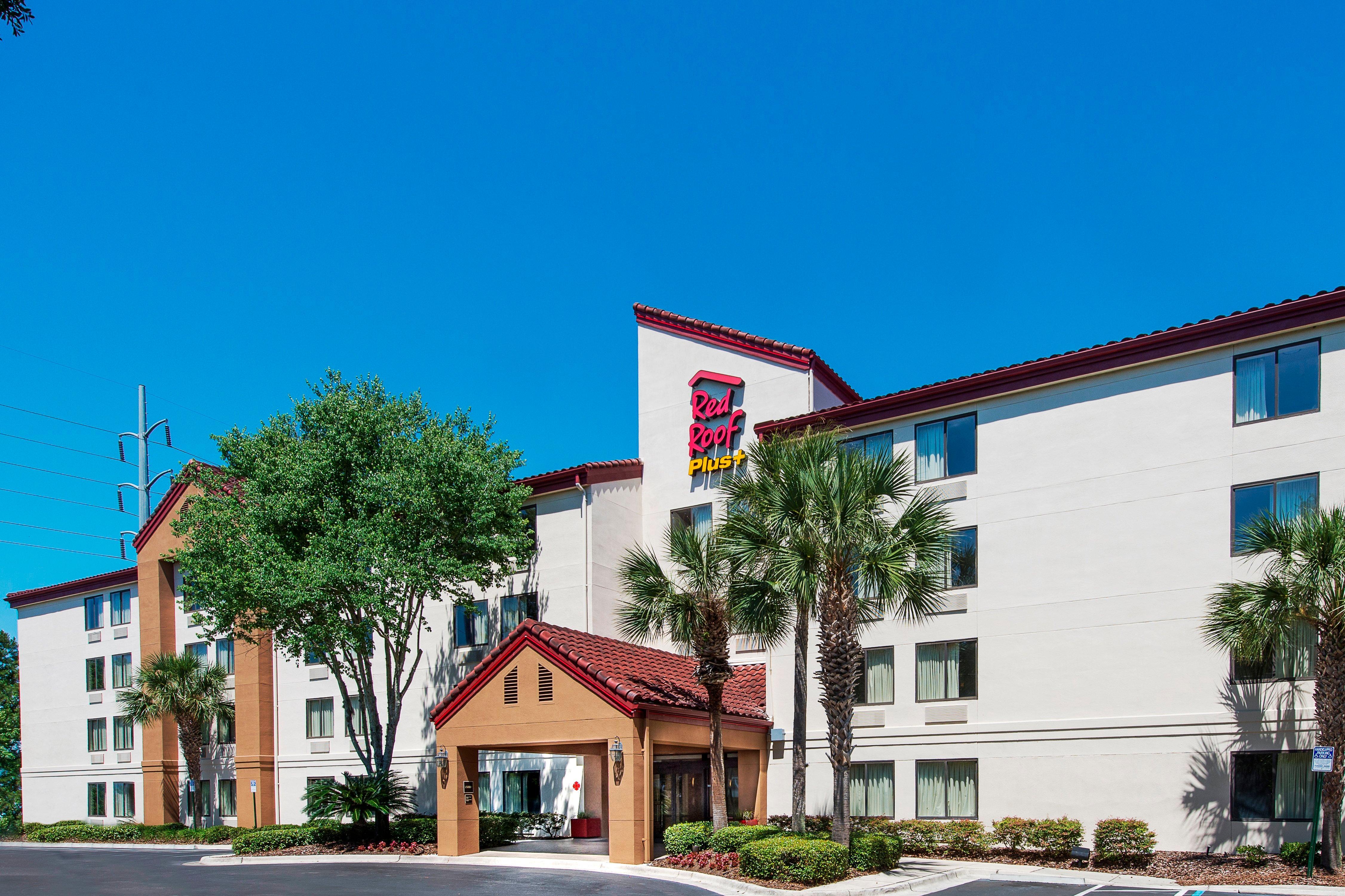Red Roof Inn Plus + Гейнсвилл Экстерьер фото