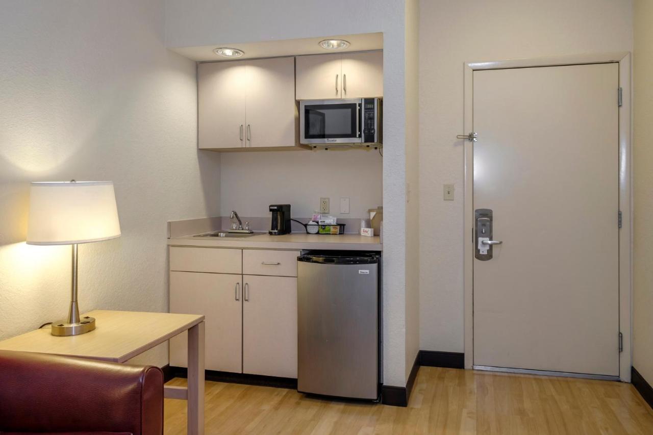 Red Roof Inn Plus + Гейнсвилл Экстерьер фото