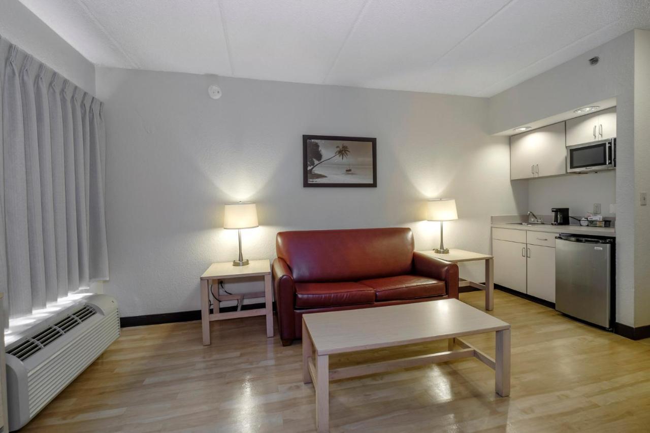 Red Roof Inn Plus + Гейнсвилл Экстерьер фото