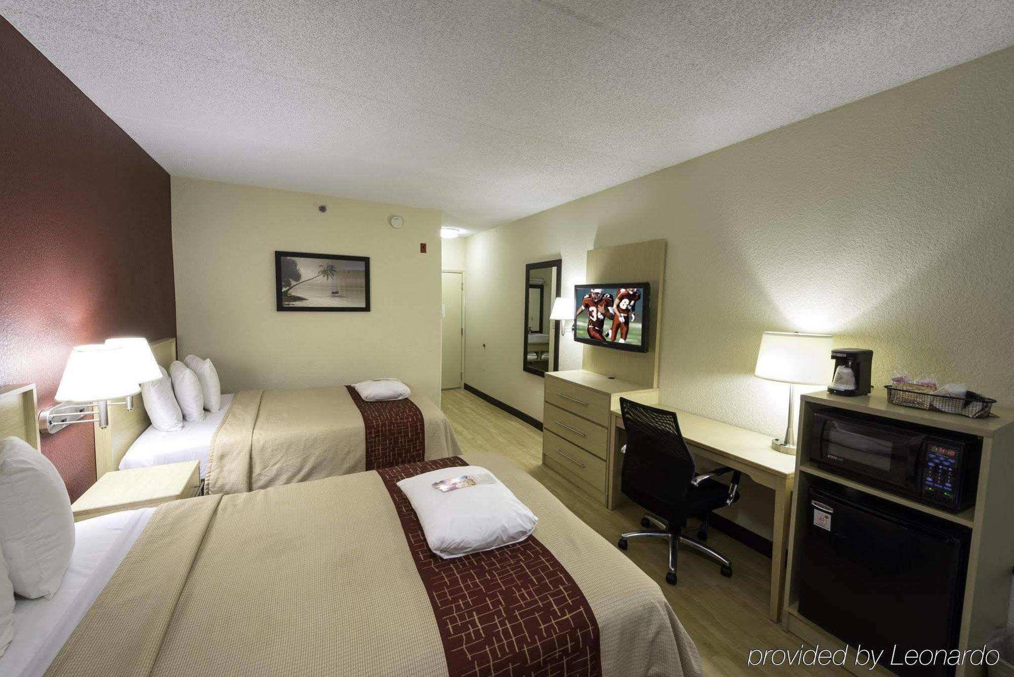 Red Roof Inn Plus + Гейнсвилл Экстерьер фото