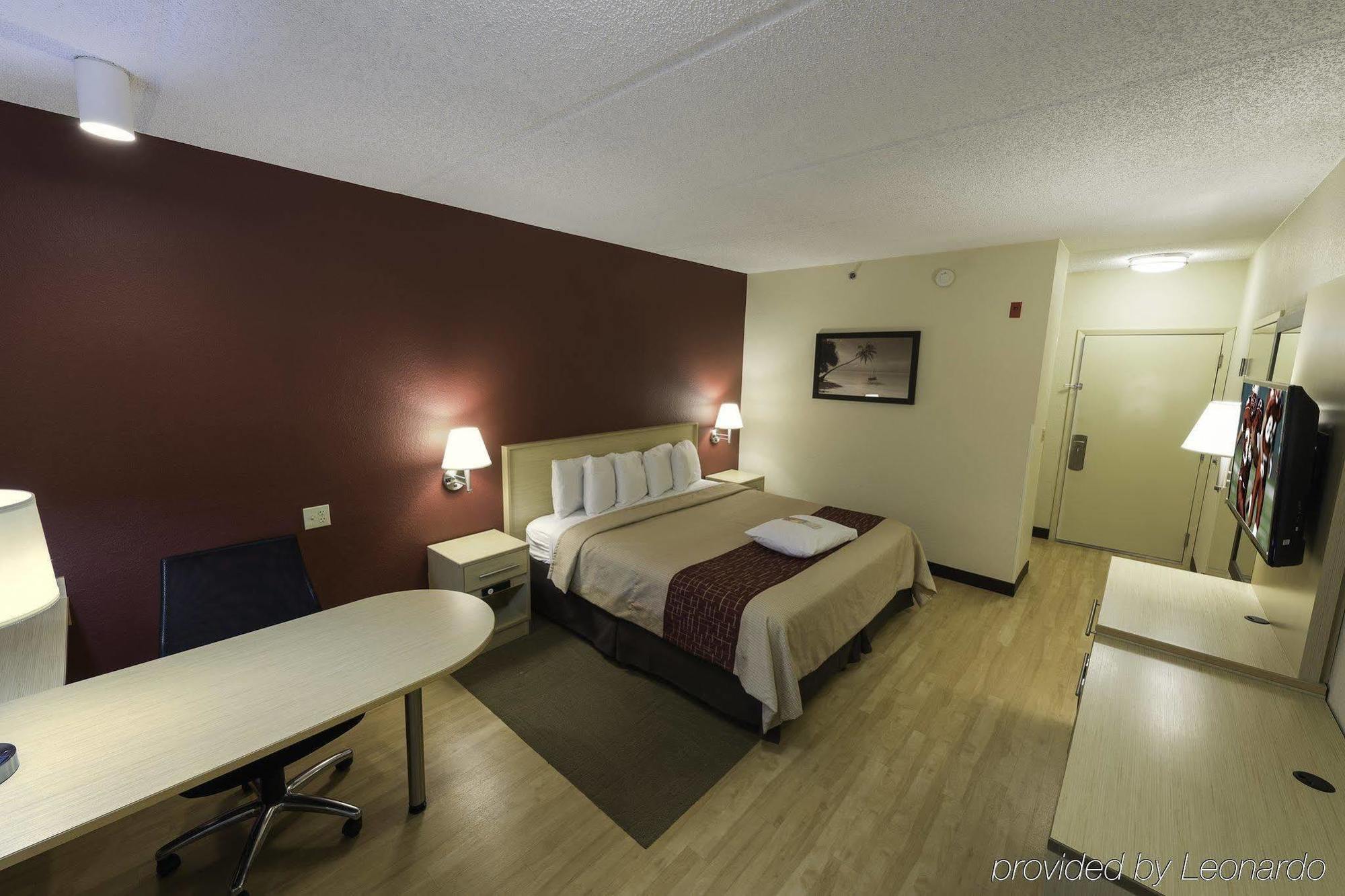 Red Roof Inn Plus + Гейнсвилл Экстерьер фото