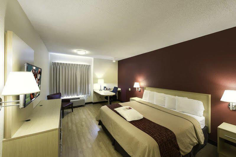Red Roof Inn Plus + Гейнсвилл Экстерьер фото